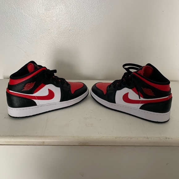 Nike Air Jordan 1 Mid Bred Toe - Picture 4 of 8